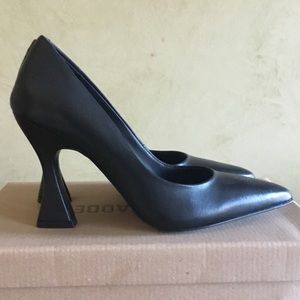STEVE MADDEN PUMPS